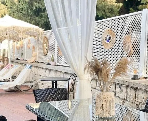 The One Alacati Bed & Breakfast Cesme