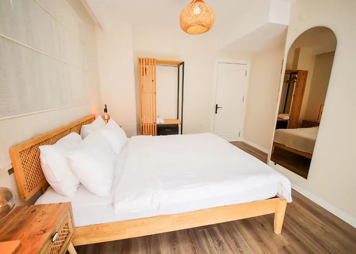 לינה וארוחת בוקר The One Alacati *