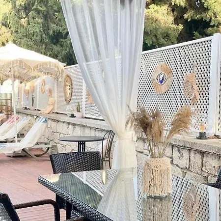 The One Alacati Bed and Breakfast Çeşme